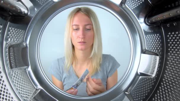 Housewife Counts Money Washing Machine Leaves Them Wash Laundering Saving — Video