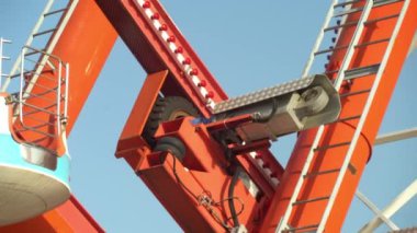 Dönme dolabı çalıştıran mekanizma. kauçuk tekerlek döndürme mekanizması