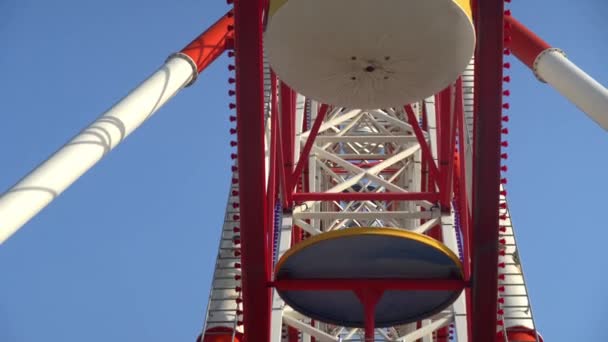 Ferris wheel close-up, in detail, against blue sky — Stockvideo