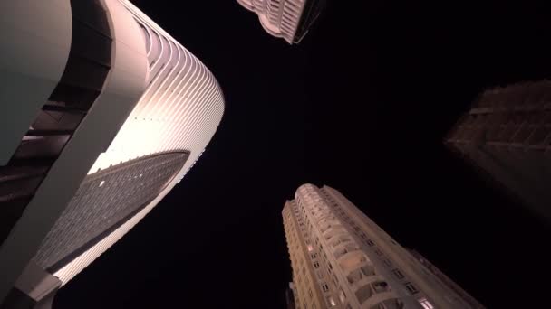 View from bottom of office building against sky View from bottom to top at night — Stockvideo