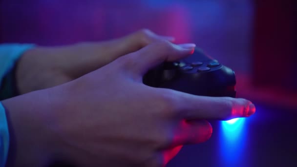 Men's hands holding joystick controller. — Stok video