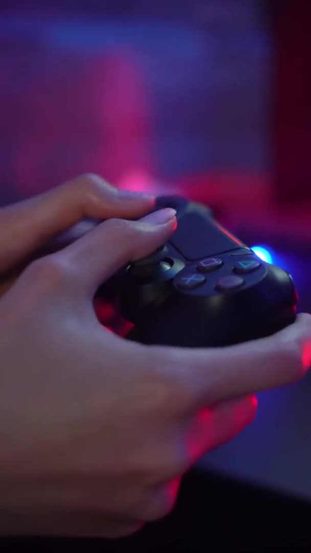 Men's hands holding joystick controller. — Stok video