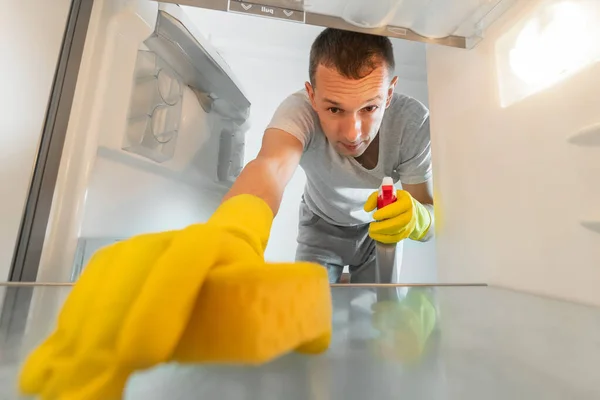 Man Rubber Gloves Cleans Refrigerator Sponge Cleaning Agent Photo Refrigerator — Stock Photo, Image