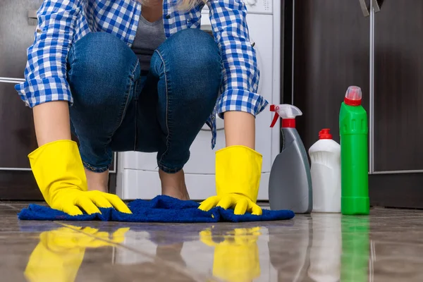 Close Woman Hands Yellow Rubber Gloves Blue Cloth Detergents Washes — Fotografia de Stock