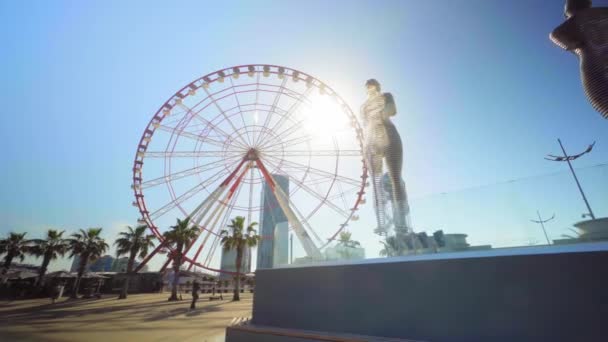Batumi Georgia May 2022 Ferris Wheel Moving Sculpture Ali Nino — Stockvideo