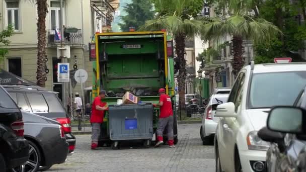 Batumi Georgia May 2022 Two Garbage Collectors Load Container Garbage — Stockvideo