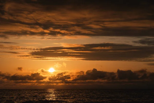 Beautiful Magical Enchanting Sunset Orange Tones Curly Clouds Sea Amazing — Foto de Stock