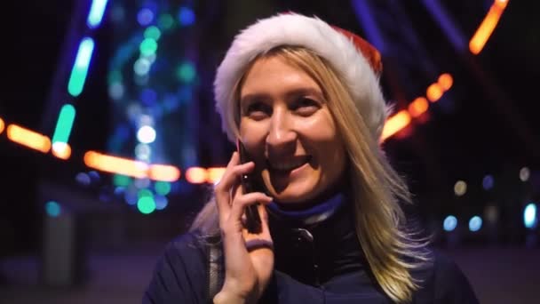 Close Photo White Woman Chatting Her Smartphone Pretty Woman Santa – Stock-video