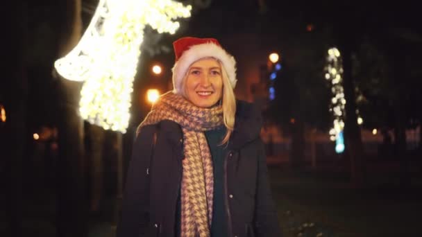 Beautiful Woman Santa Claus Hat Walking Winter Night Street Decorated — Video Stock