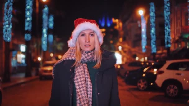 Beautiful Woman Santa Claus Hat Walking Winter Night Street Decorated — Stock Video