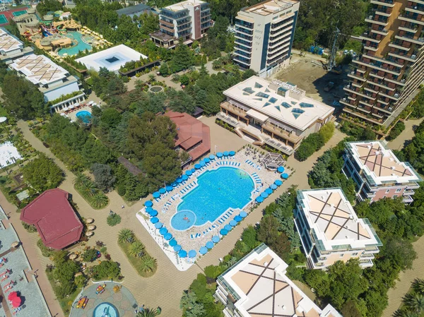 Bela Vista Drone Para Piscina Hotel Dia Ensolarado — Fotografia de Stock