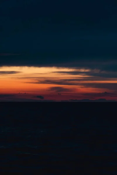 Dark Sunset Sea Orange Flashes Light Vertical Photo — 스톡 사진