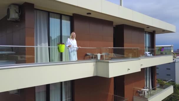 Drone View Contented Young Blonde Woman White Robe Cup Coffee — ストック動画