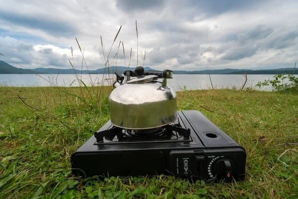 Camping Gas Stove Kettle Background Mountains Grass Shores Reservoir Lake — Stockfoto