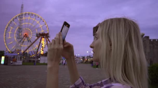 Carousel Ride Spins Rapidly Air Sunset Ferris Wheel Devil Wheel — Vídeos de Stock
