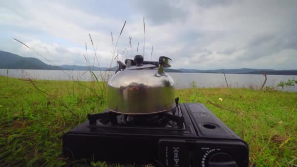 Tourist Gas Stove Kettle High Amazing Scenery Lake Autumn Sunny — Vídeo de Stock