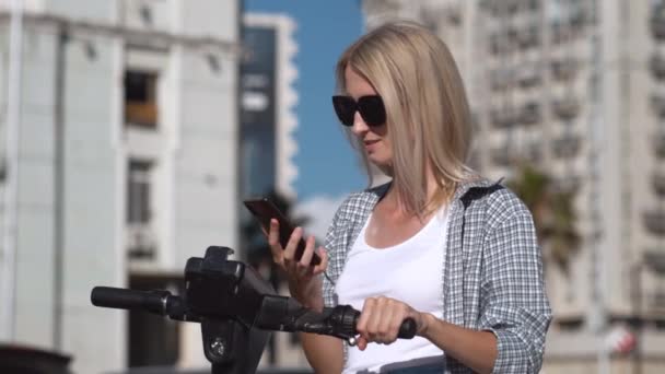 Blonde Woman Black Glasses Uses App Her Smartphone Unlock Shared — Stok video