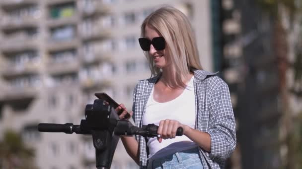 Blonde Woman Black Glasses Uses App Her Smartphone Unlock Shared — Stok video