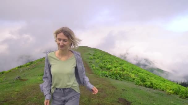 Young Girl Walks Mountain Background Clouds High Mountain Village Georgian — Video