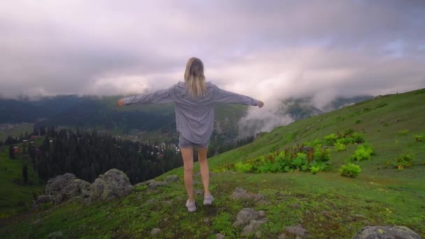 Young Girl Raised Her Hands Background Clouds High Altitude Village — Stockvideo