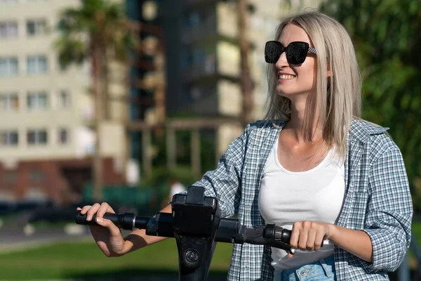 Portrait Young Happy Blonde Woman White Shirt Shirt Sunglasses Scooter — Stok Foto
