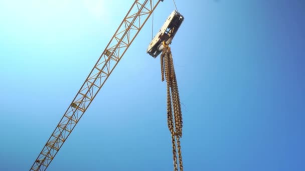 High Tower Crane Blue Sky Sunny Day Construction Site Turret — Stock Video