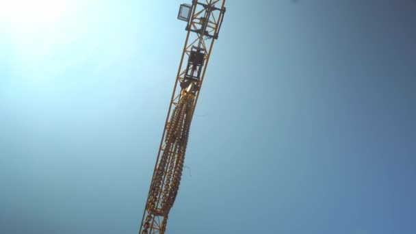 High Tower Crane Blue Sky Sunny Day Construction Site Turret — Stock video