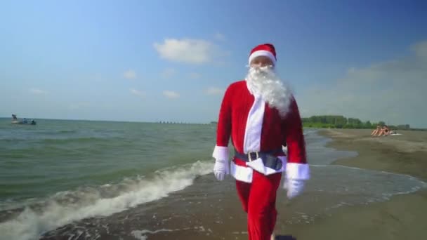 Santa Claus Suit Walks Jumps Sea Ocean Shore Exotic Christmas — Videoclip de stoc