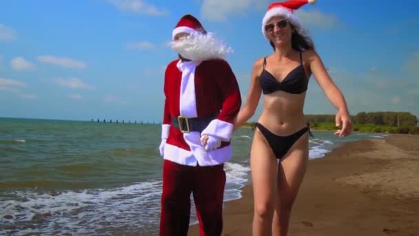 Christmas Holidays Santa Claus Sexy Woman Girl Walking Sea Ocean — Vídeo de Stock