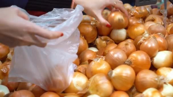 Szupermarket Hagyma Vásárlói Bevásárlás Egészséges Étel Főzés Wellness Termék Élelmiszerboltban — Stock videók