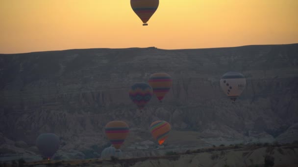 Alanya Turkey September 2022 Балони Тлі Гір Рожевого Неба Хмар — стокове відео