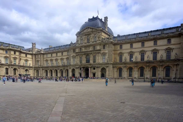 Paris France May 2022 Front Louvre Museum Motion Blurred Tourists — Stockfoto