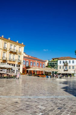 Nafplion 'un güzel dekore edilmiş sokaklarında geleneksel mimari binalar var. Nafplio şüphesiz Argolis, Moreloponnese, Yunanistan 'daki en huzurlu yerlerden biridir.