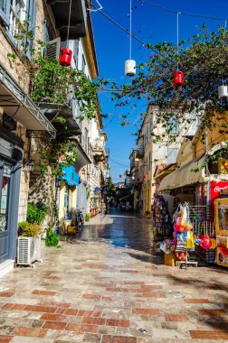 Nafplion 'un güzel dekore edilmiş sokaklarında geleneksel mimari binalar var. Nafplio şüphesiz Argolis, Moreloponnese, Yunanistan 'daki en huzurlu yerlerden biridir.