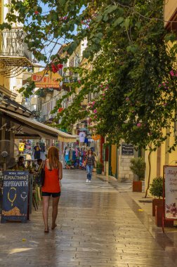 Nafplion 'un güzel dekore edilmiş sokaklarında geleneksel mimari binalar var. Nafplio şüphesiz Argolis, Moreloponnese, Yunanistan 'daki en huzurlu yerlerden biridir.