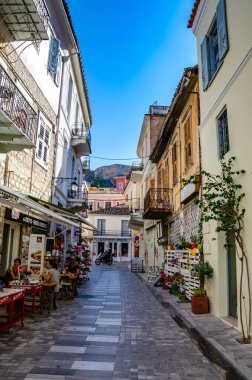 Nafplion 'un güzel dekore edilmiş sokaklarında geleneksel mimari binalar var. Nafplio şüphesiz Argolis, Moreloponnese, Yunanistan 'daki en huzurlu yerlerden biridir.
