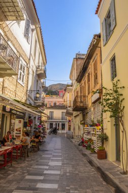 Nafplion 'un güzel dekore edilmiş sokaklarında geleneksel mimari binalar var. Nafplio şüphesiz Argolis, Moreloponnese, Yunanistan 'daki en huzurlu yerlerden biridir.