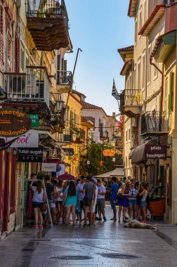 Nafplion 'un güzel dekore edilmiş sokaklarında geleneksel mimari binalar var. Nafplio şüphesiz Argolis, Moreloponnese, Yunanistan 'daki en huzurlu yerlerden biridir.