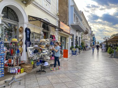 Nafplion 'un güzel dekore edilmiş sokaklarında geleneksel mimari binalar var. Nafplio şüphesiz Argolis, Moreloponnese, Yunanistan 'daki en huzurlu yerlerden biridir.