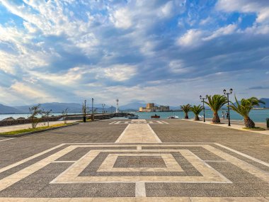 Argolis, Moreloponnese, Yunanistan 'daki Nauplion şehrinden güzel deniz manzarası