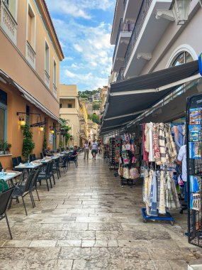 Nafplion 'un güzel dekore edilmiş sokaklarında geleneksel mimari binalar var. Nafplio şüphesiz Argolis, Moreloponnese, Yunanistan 'daki en huzurlu yerlerden biridir.