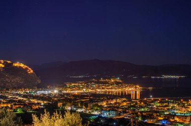 Nafplio kasabası manzarası ve Helias veya İlyas Tepesi 'nden liman manzarası. Argolis, Moreloponnese, Yunanistan.