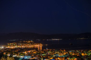 Nafplio kasabası manzarası ve Helias veya İlyas Tepesi 'nden liman manzarası. Argolis, Moreloponnese, Yunanistan.
