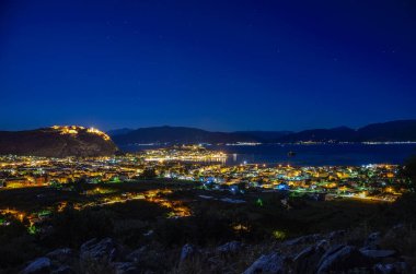 Nafplio kasabası manzarası ve Helias veya İlyas Tepesi 'nden liman manzarası. Argolis, Moreloponnese, Yunanistan.