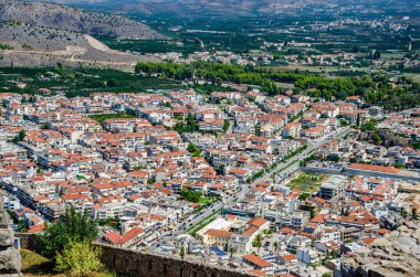 Palamidi Kalesi, Argolida, Moreloponnese, Yunanistan 'dan Nauplio şehrinin havadan panoramik görüntüsü