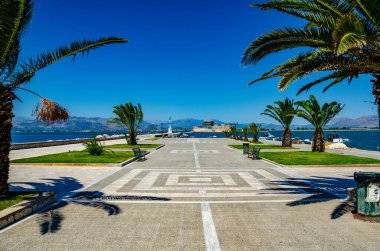 Argolis, Moreloponnese, Yunanistan 'daki Nauplion şehrinden güzel deniz manzarası