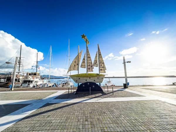 Veduta Iconica Una Barca Vela Decorata Durante Natale Kalamata Città — Foto Stock