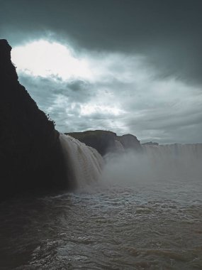 İzlanda, Skjalfandafljot nehrinde Godafoss şelalesi