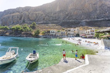 Gerolimenas kıyı köyünden ve eski limandan güzel bir manzara. Mani yarımadasında, Laconia 'da, Yunanistan' da, Avrupa 'da küçük pitoresk bir balıkçı köyüdür.