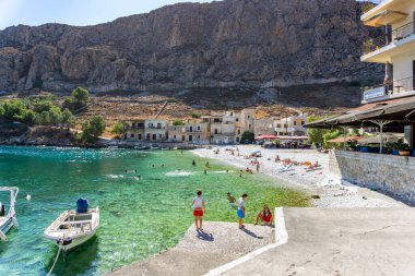 Gerolimenas ve eski limandan güzel bir sahil manzarası. Mani yarımadasında, Laconia 'da, Yunanistan' da, Avrupa 'da küçük pitoresk bir balıkçı köyüdür.